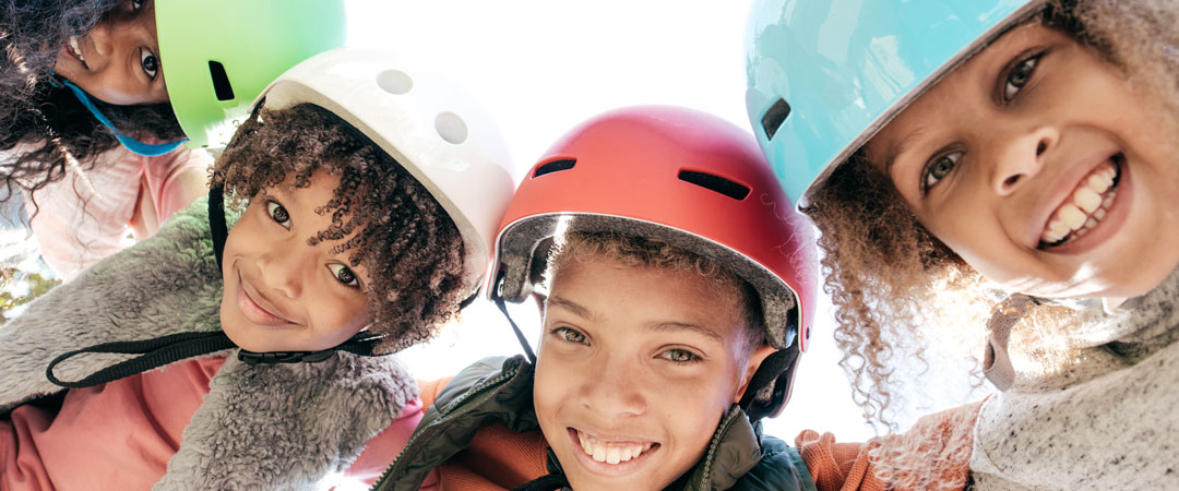 kids-wearing-helmets